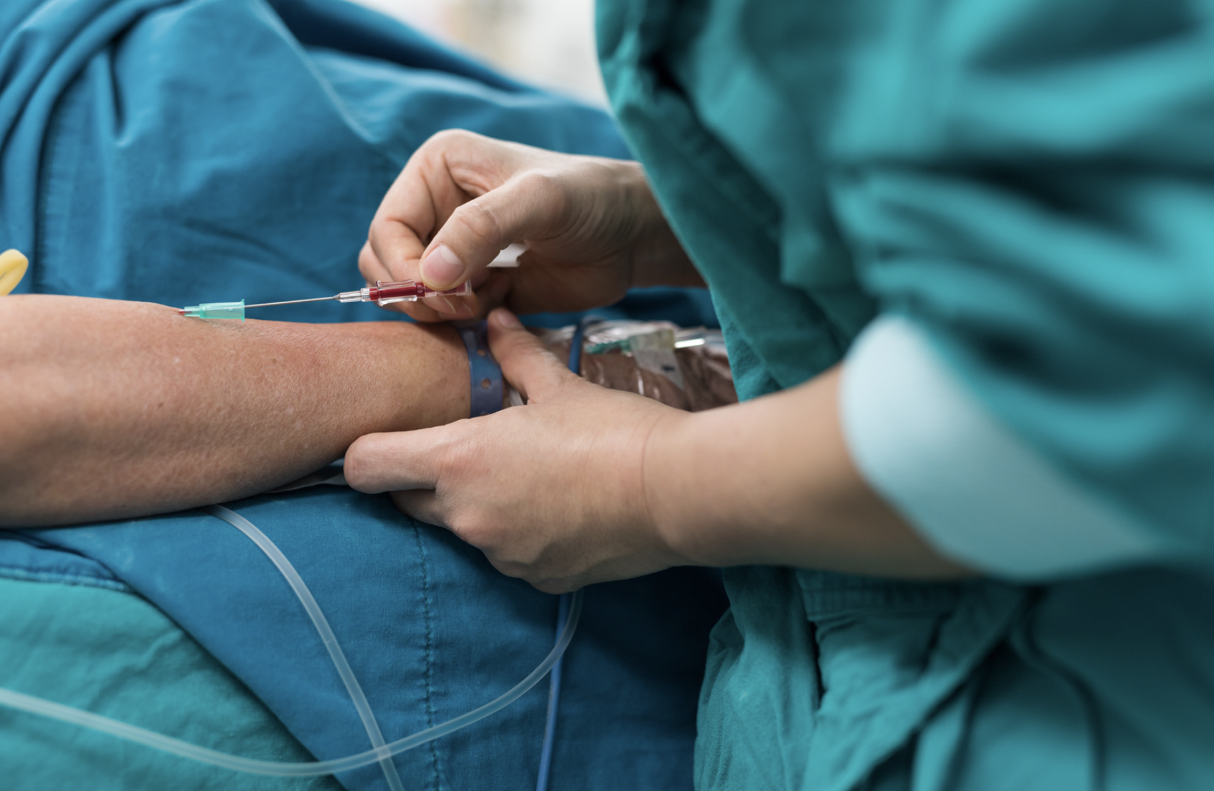 coronis health anesthesiologist injecting patient